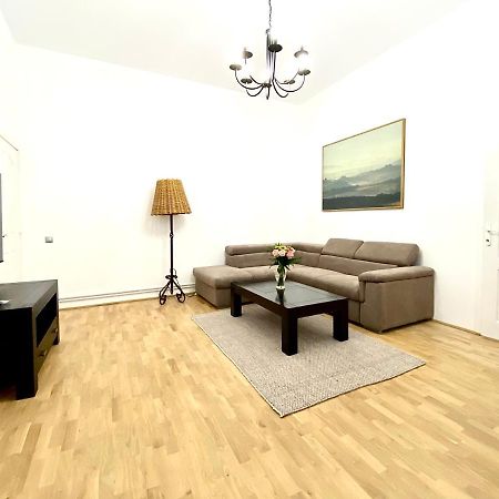 Republique Family Apartment Braşov Dış mekan fotoğraf