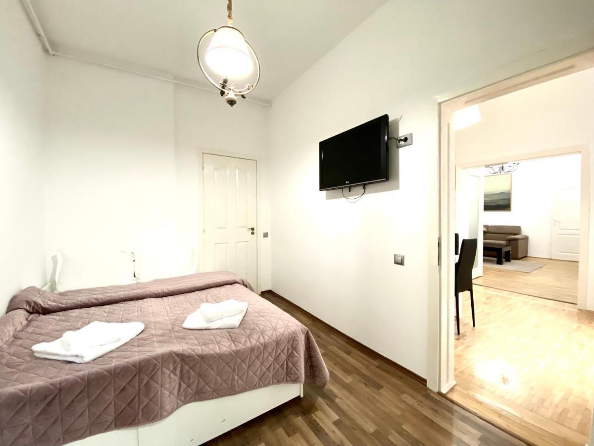 Republique Family Apartment Braşov Dış mekan fotoğraf