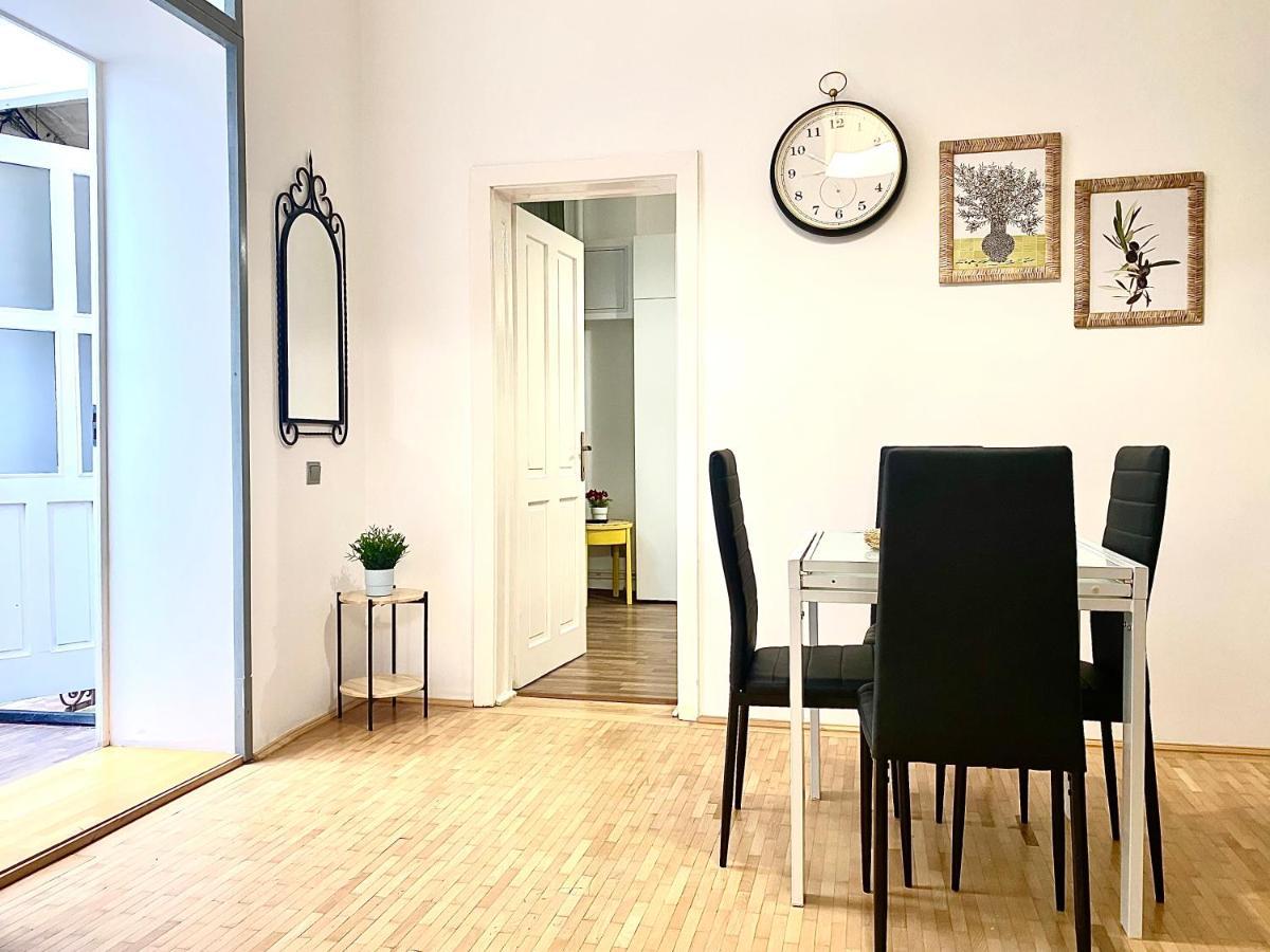 Republique Family Apartment Braşov Dış mekan fotoğraf