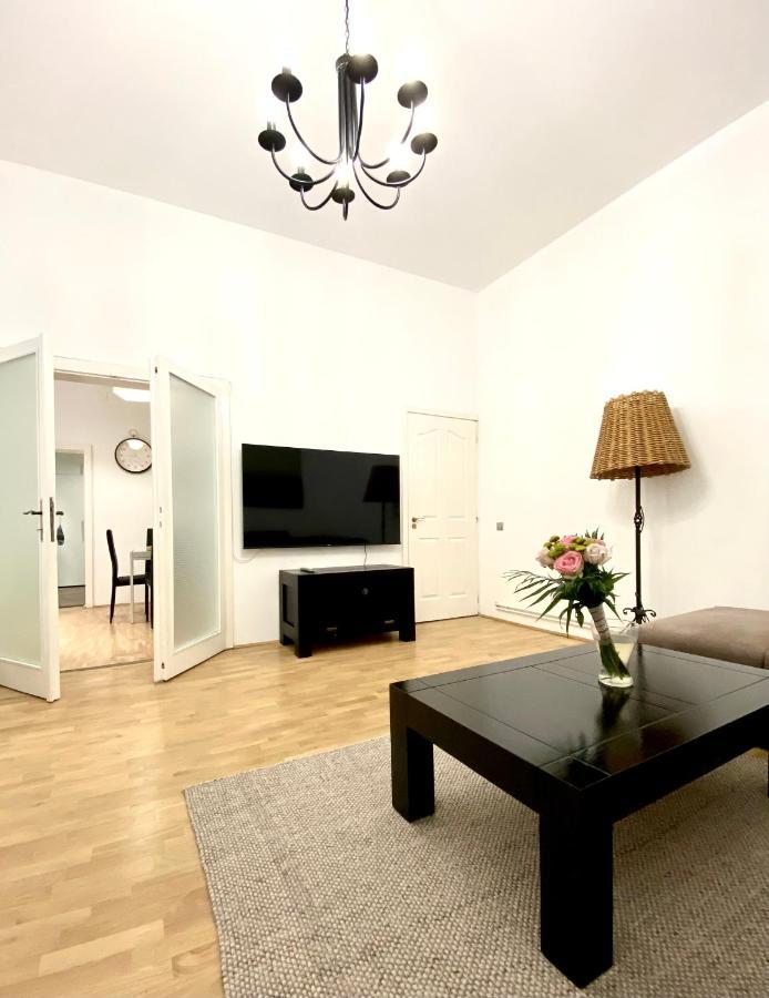 Republique Family Apartment Braşov Dış mekan fotoğraf