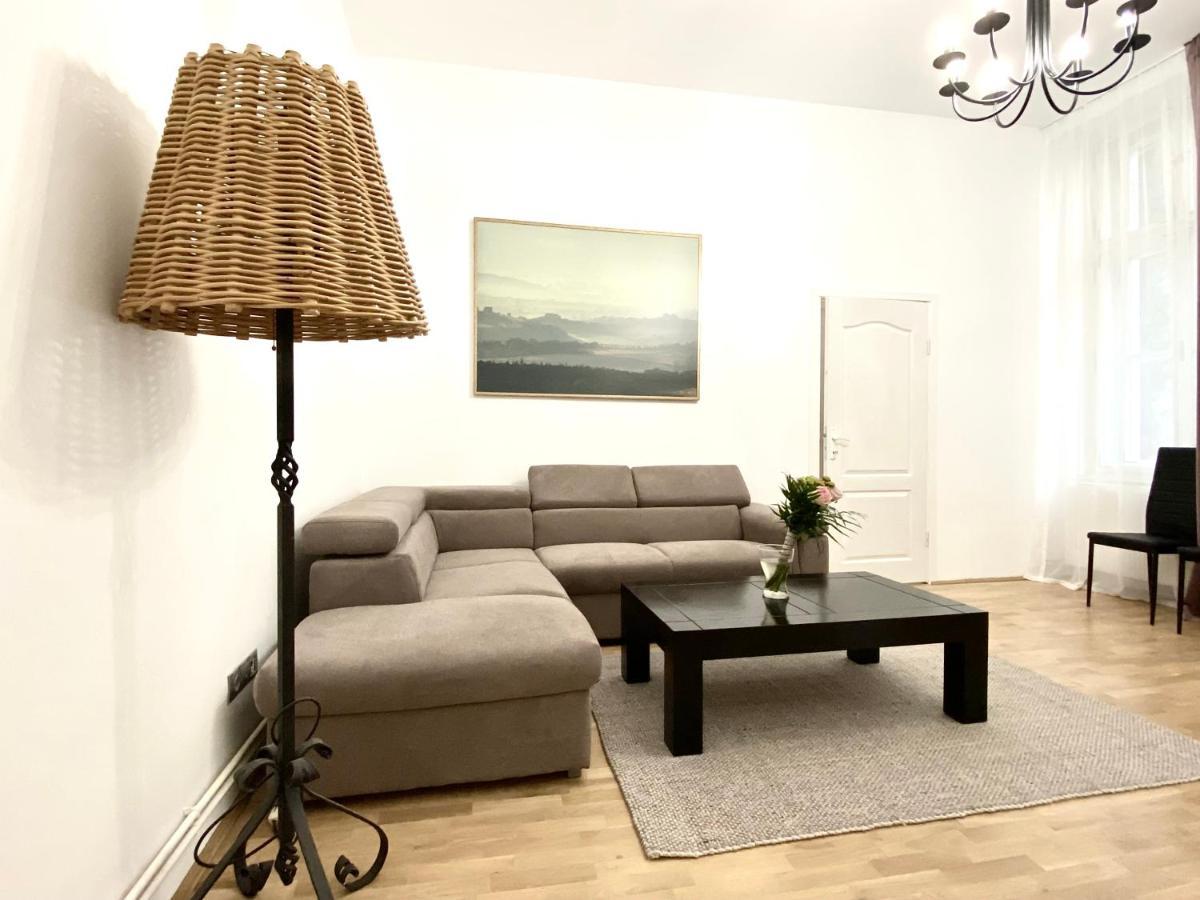Republique Family Apartment Braşov Dış mekan fotoğraf