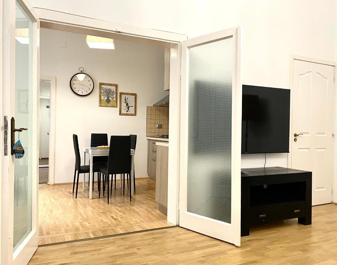 Republique Family Apartment Braşov Dış mekan fotoğraf
